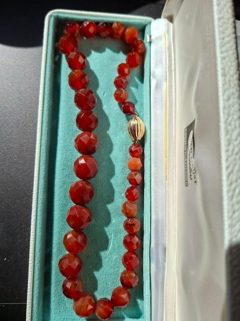 Antiek gefacetteerd, carneolen collier 45 cm met gouden slot, Ophalen of Verzenden, Gebruikt, Rood, Overige materialen