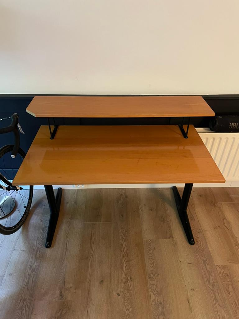 Bureau met stalen poten, Ophalen, Gebruikt