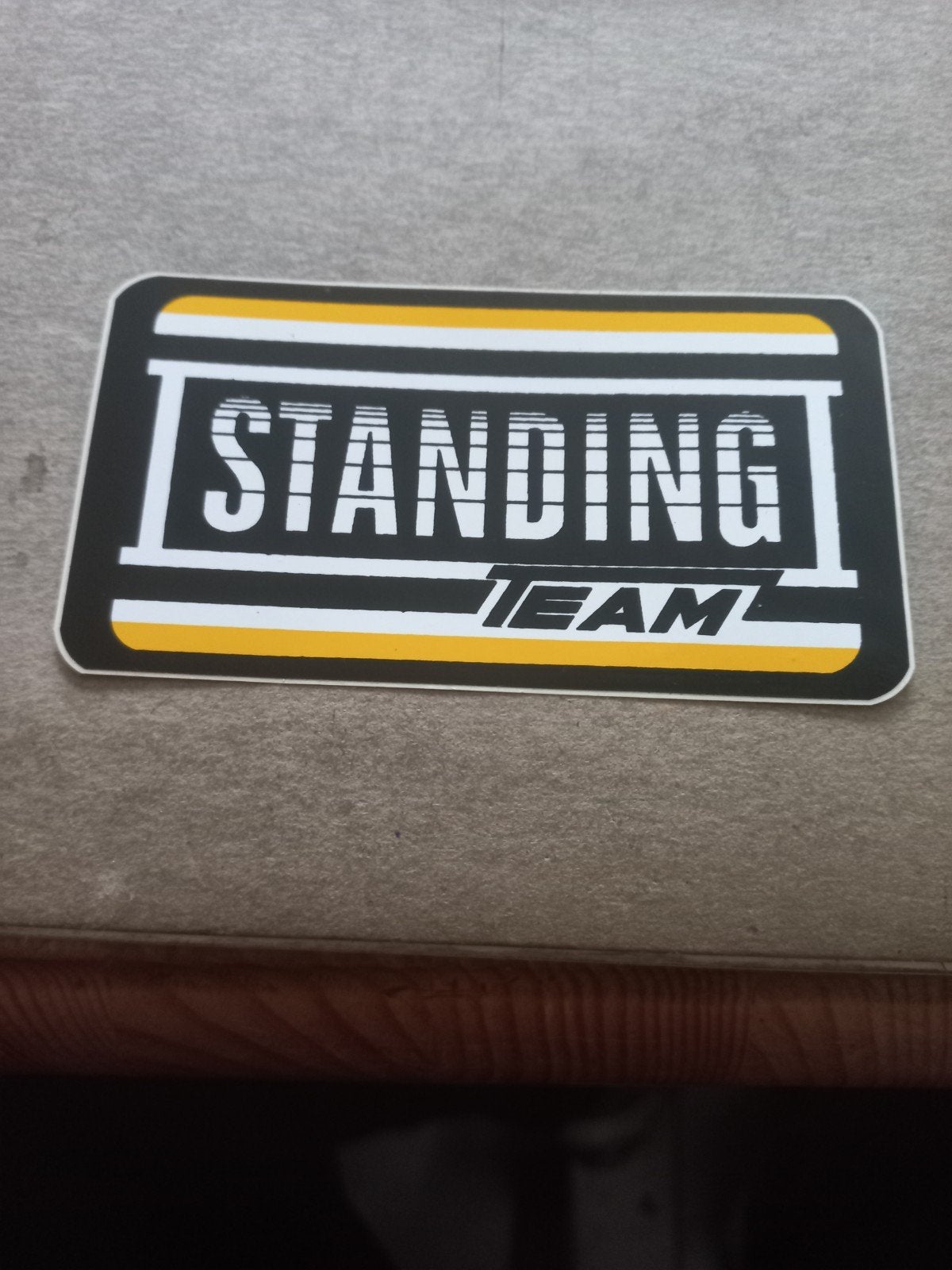 Standing Team Sticker - Zwart/Geel, Ophalen of Verzenden