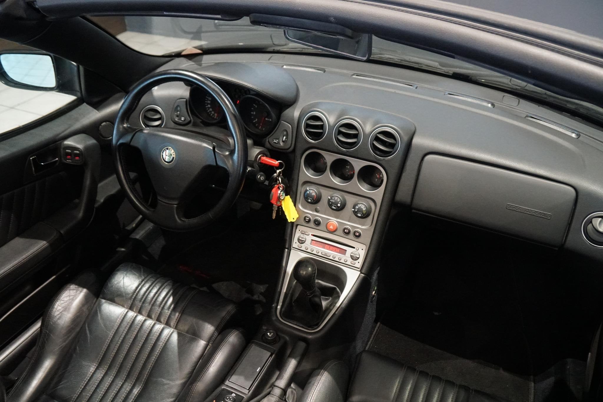Alfa Romeo Spider 2.0 JTS + LEDER / BLUETOOTH AUDIO, Voorwielaandrijving, 1380 kg, Gebruikt, 4 cilinders
