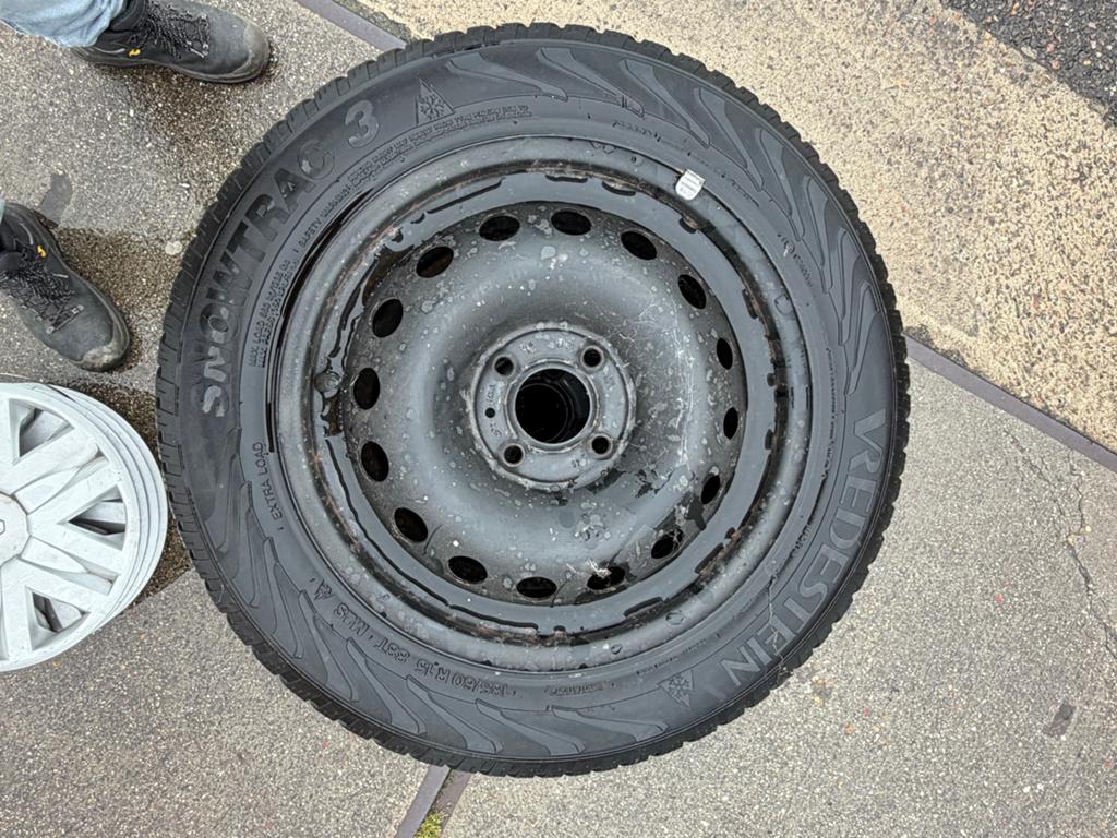 Vredestein Snowtrac 3 Winterbanden met Velgen 185/60 R15, Auto-onderdelen, Ophalen, Gebruikt, 15 inch, Banden en Velgen