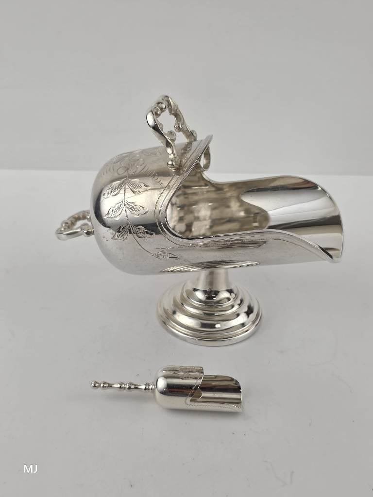 Zilveren suikerpot met suikerschep                      Z246, Ophalen of Verzenden, Zilver