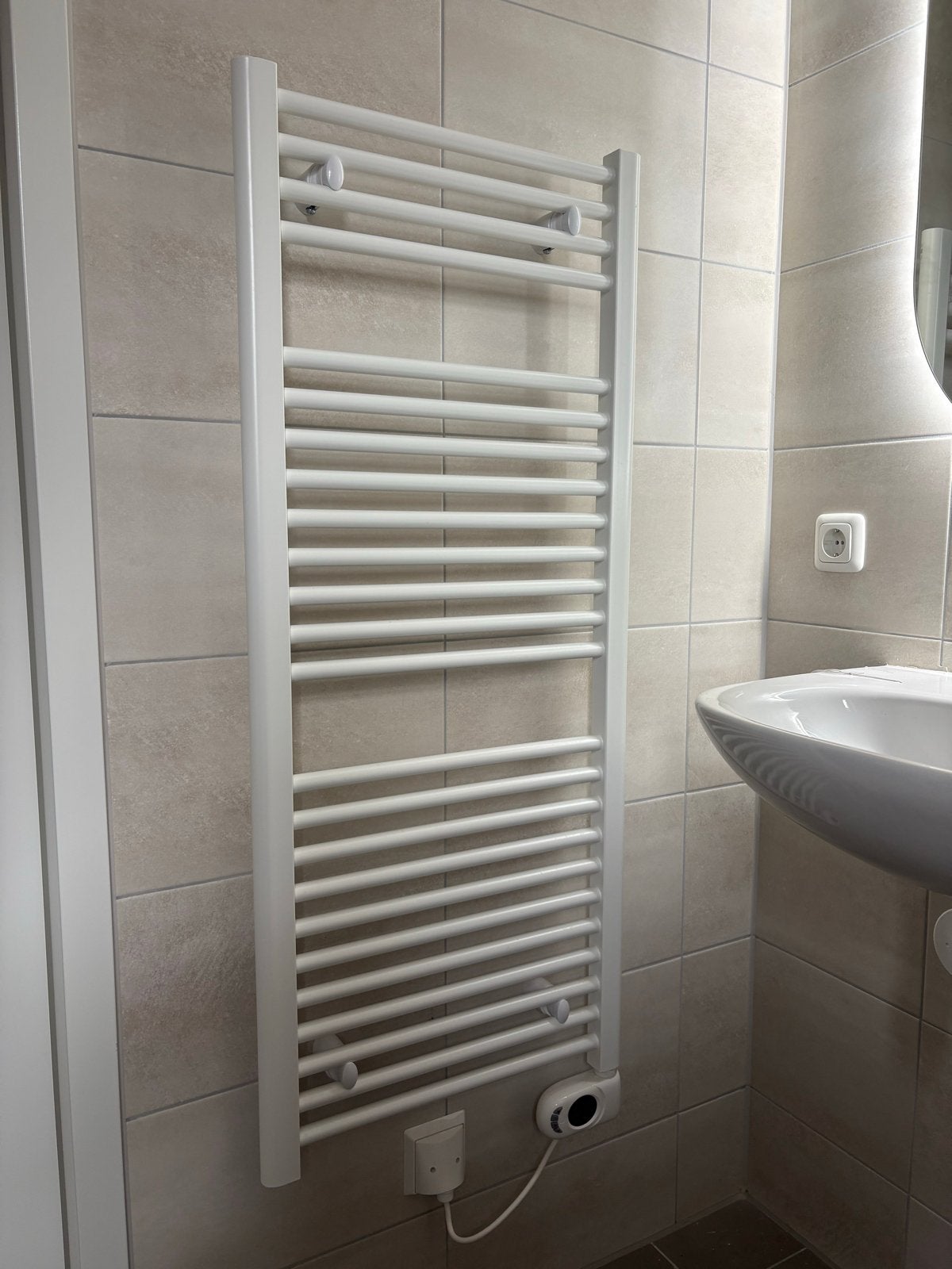 Witte handdoekradiator met thermostaat, Ophalen, Hoog rendement (Hr), Radiator, Nieuw