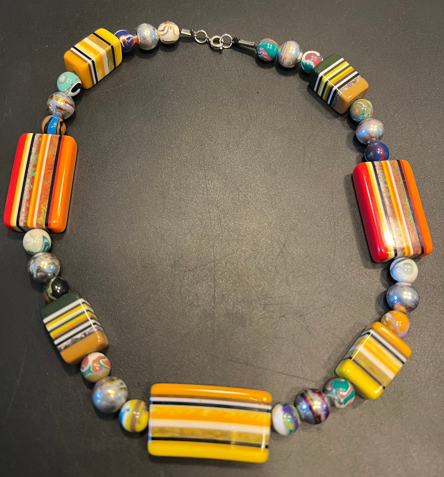 Vintage Pop-Art stijl Carlos Sobral resin kralen ketting., Ophalen of Verzenden, Zo goed als nieuw, Overige materialen