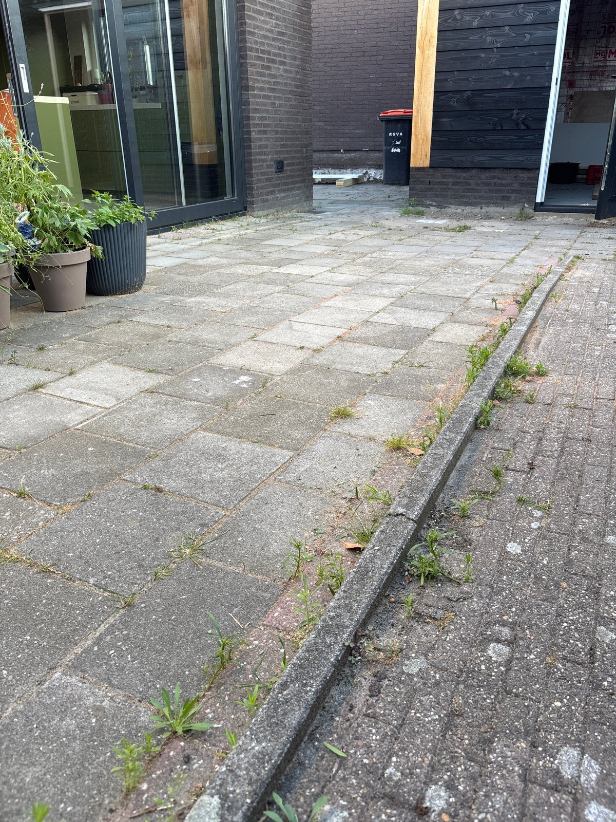 Gratis af te halen: Stoeptegels 30x30 cm, +/- 70m2, Tuin en Terras, Tegels en Klinkers, Ophalen, Gebruikt, 10 m² of meer, Beton