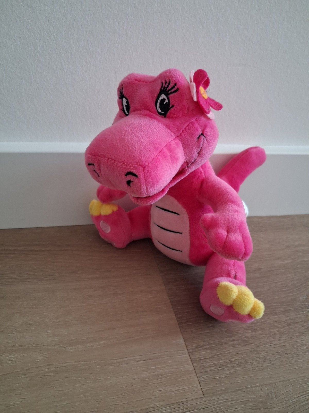 Knuffel Dina Julianatoren dino roze L1391, Ophalen of Verzenden, Zo goed als nieuw, Overige typen