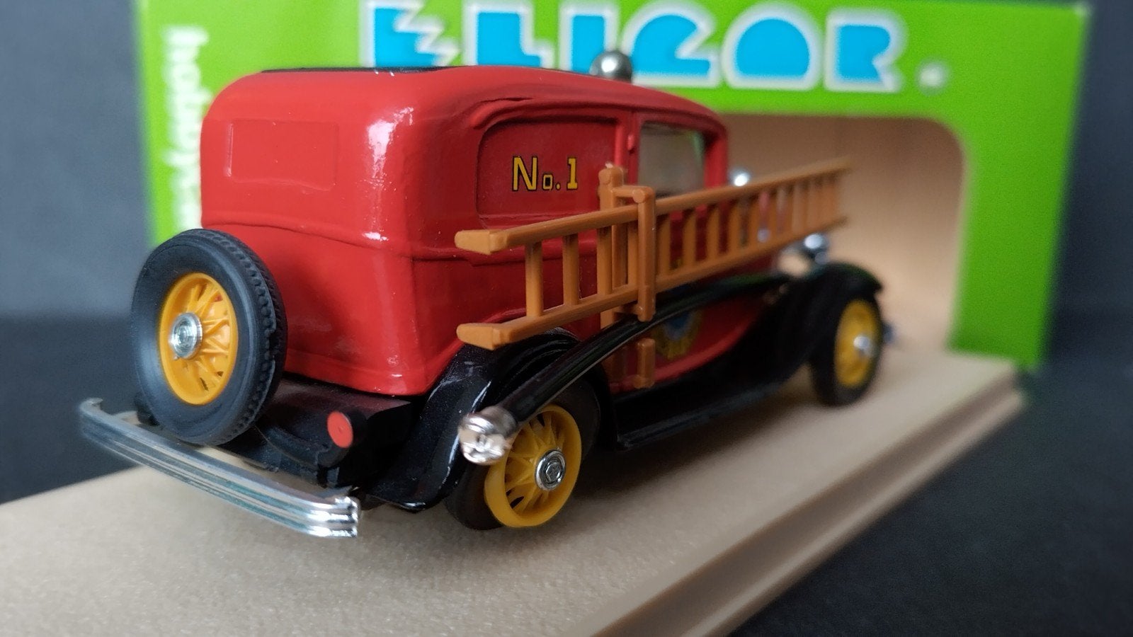 Ford v8 Tudor Fire Brigade 1:43 Eligor Pol, Auto, Verzenden, ., Nieuw