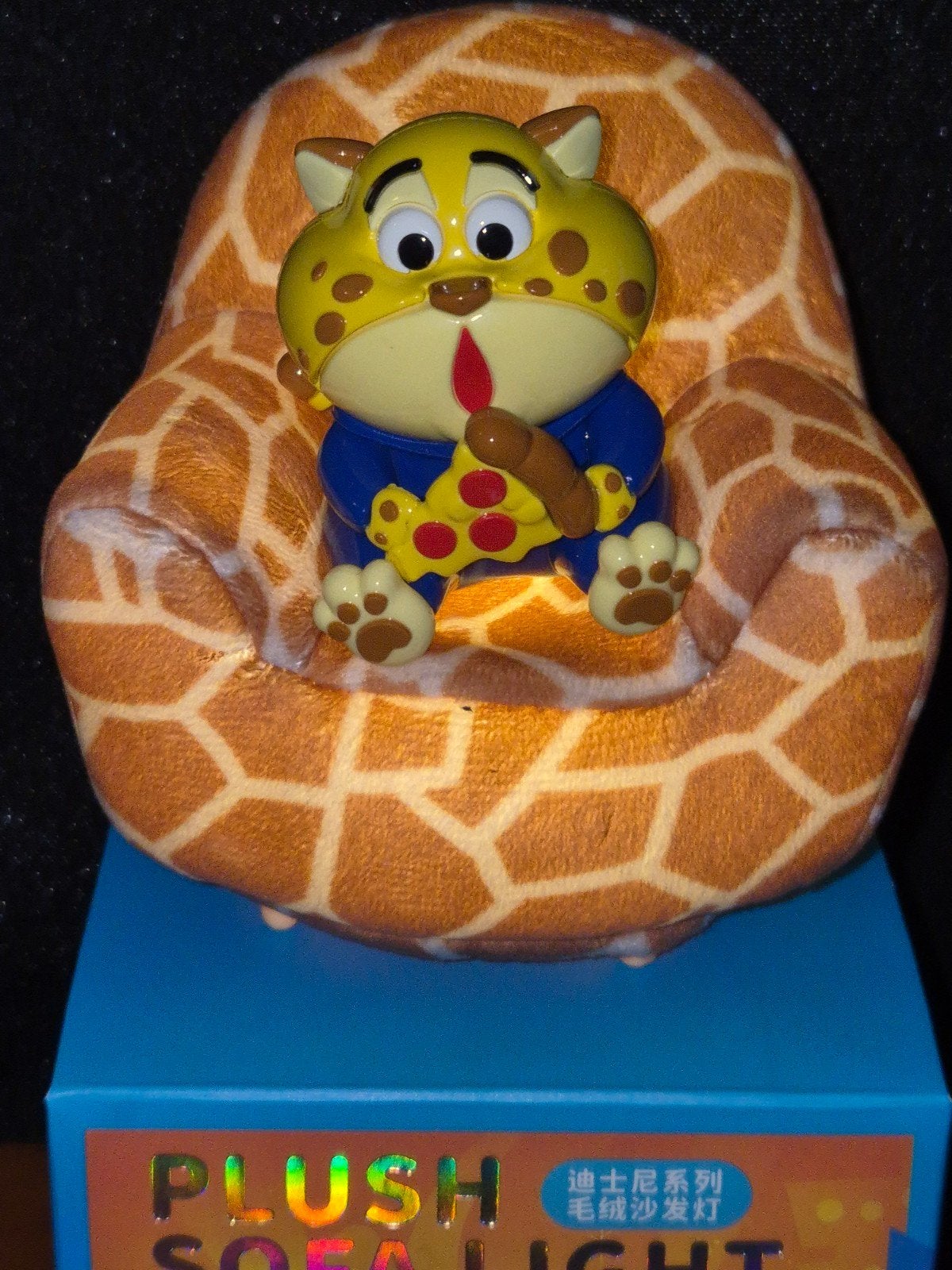 Disney Zootopia Zootropolis 2 Clawhauser plush sofa light, Verzamelen, Disney, Zo goed als nieuw, Beeldje of Figuurtje, Overige figuren