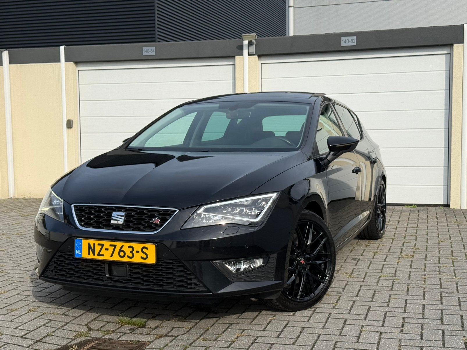 Seat Leon 1.8 TSI FR | Pano | Carplay | ACC | VOL!, Auto's, Zwart, 4 cilinders, Zwart, Particulier