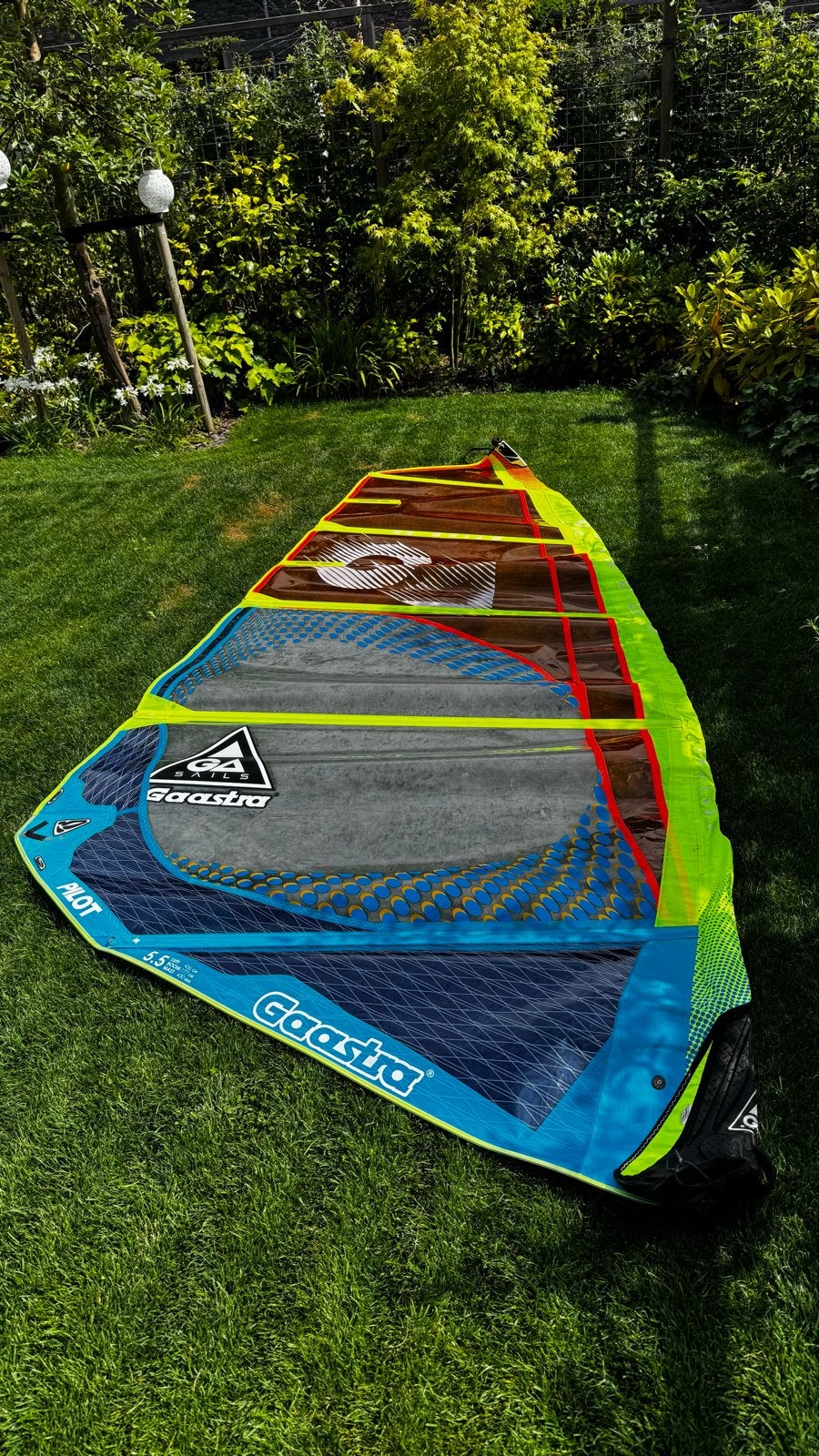 Complete windsurfset: 2 zeilen, 1 plank, masten, giek, Gebruikt, 5 tot 6.5 m², Minder dan 250 cm, Met vin(nen)
