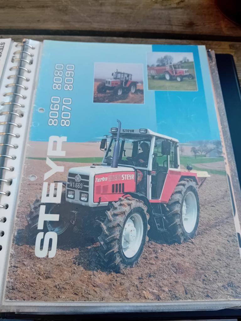 Steyr 80 serie trekker tractor folder, Boeken, Catalogussen en Folders, Ophalen of Verzenden, Gelezen
