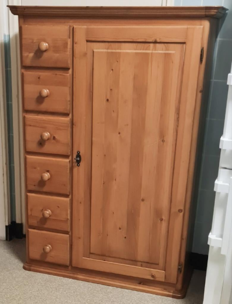 Kast
Grenen Broodkast Spekkast Meisjeskast. Heel Gemakkelijk, Ophalen, Gebruikt, 100 tot 150 cm, 5 laden of meer