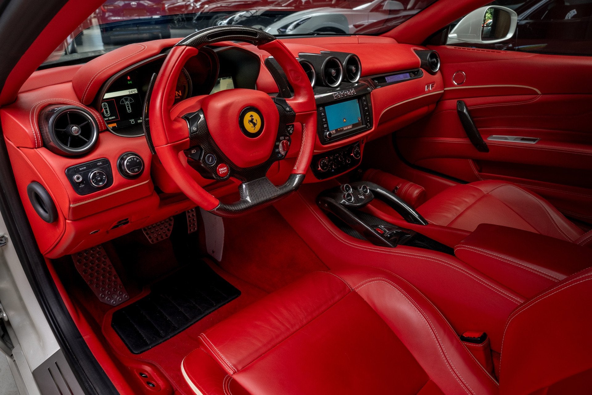 Ferrari FF 6.3 V12 Carbon Camera Lift Passengerdisplay, Automaat, 4 stoelen, Wit, Vierwielaandrijving