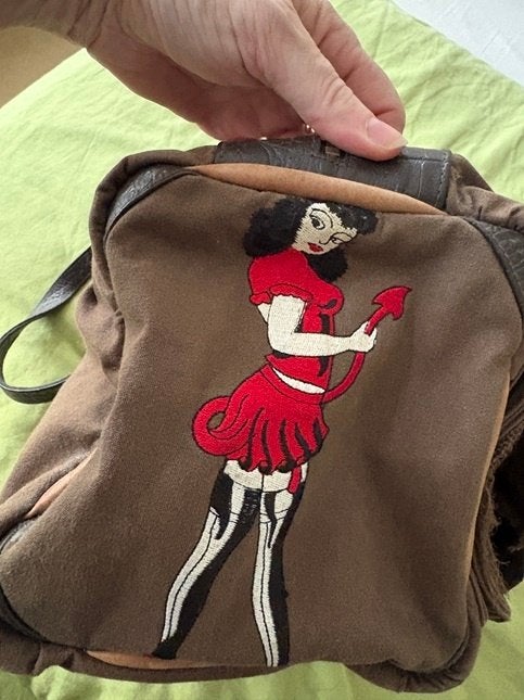 Chick on a Mission tas met unieke pin-up borduring, Ophalen of Verzenden, Zo goed als nieuw, Bruin, Handtas