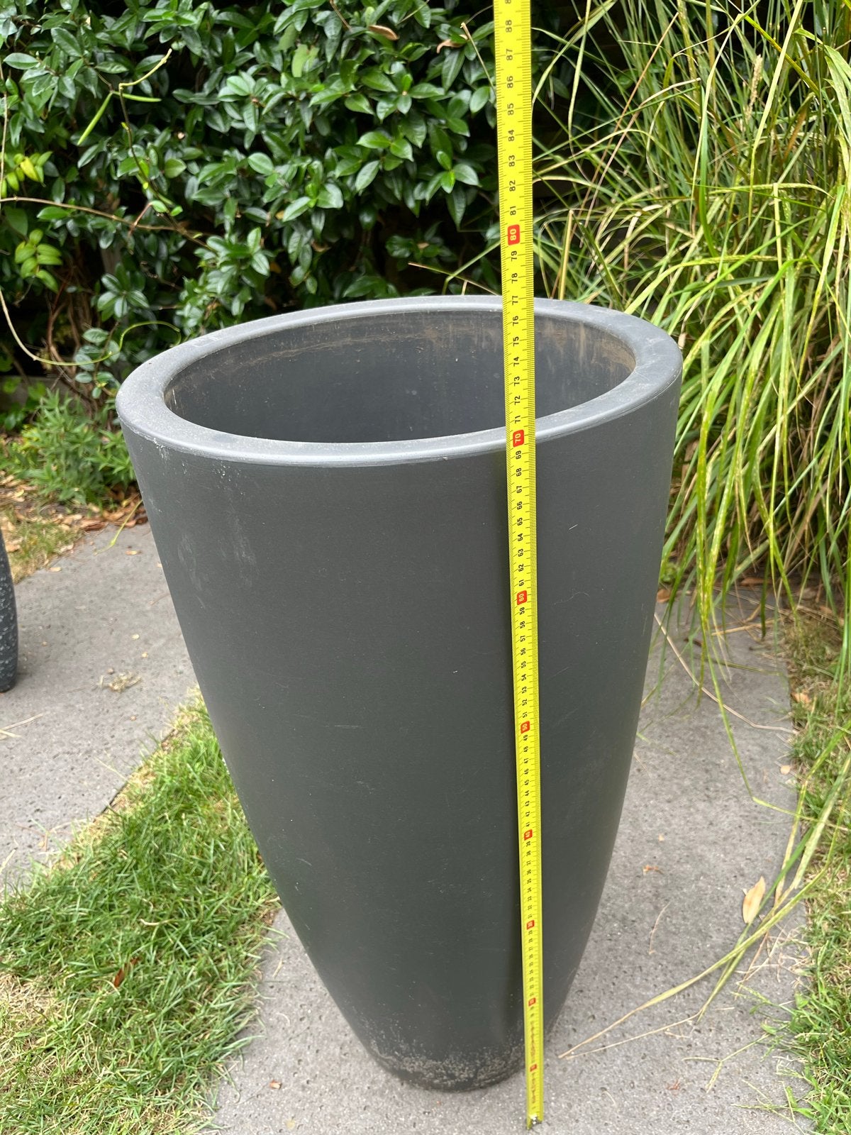 Grote grijze bloempot, 70 cm hoog, voor binnen of buiten, Ophalen, Kunststof, Gebruikt, 40 cm of meer