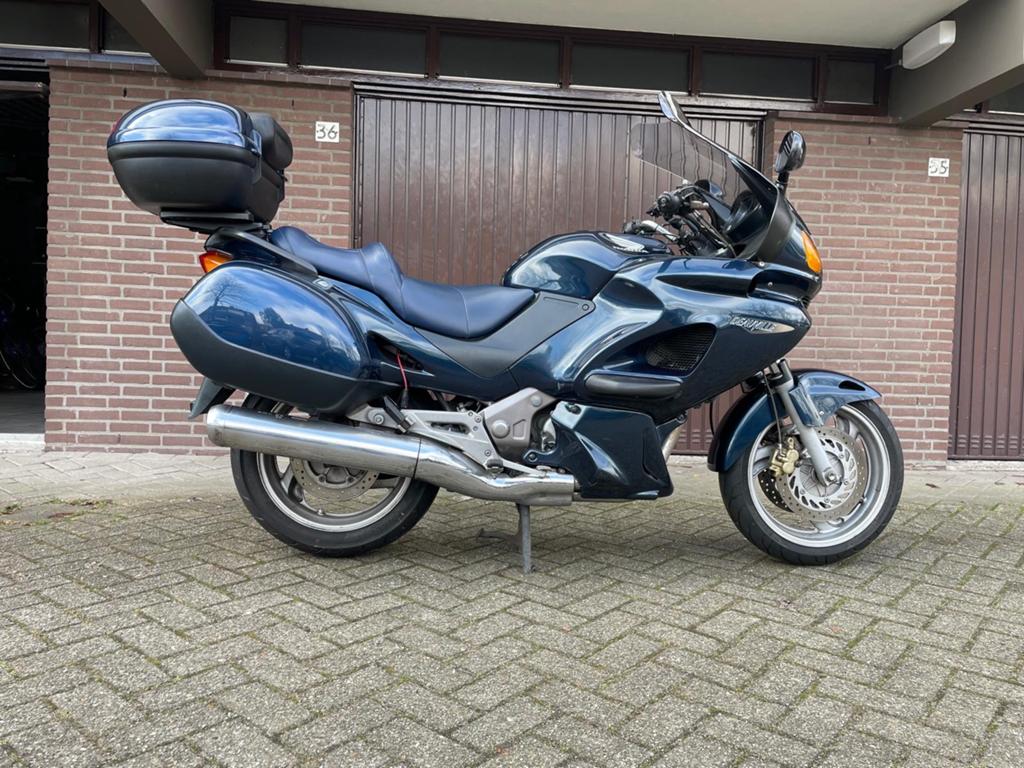 Honda Deauville NT650V Toermotor met Topkoffer en Zijkoffers, Motoren, 2 cilinders, Gebruikt, Particulier, Meer dan 35 kW