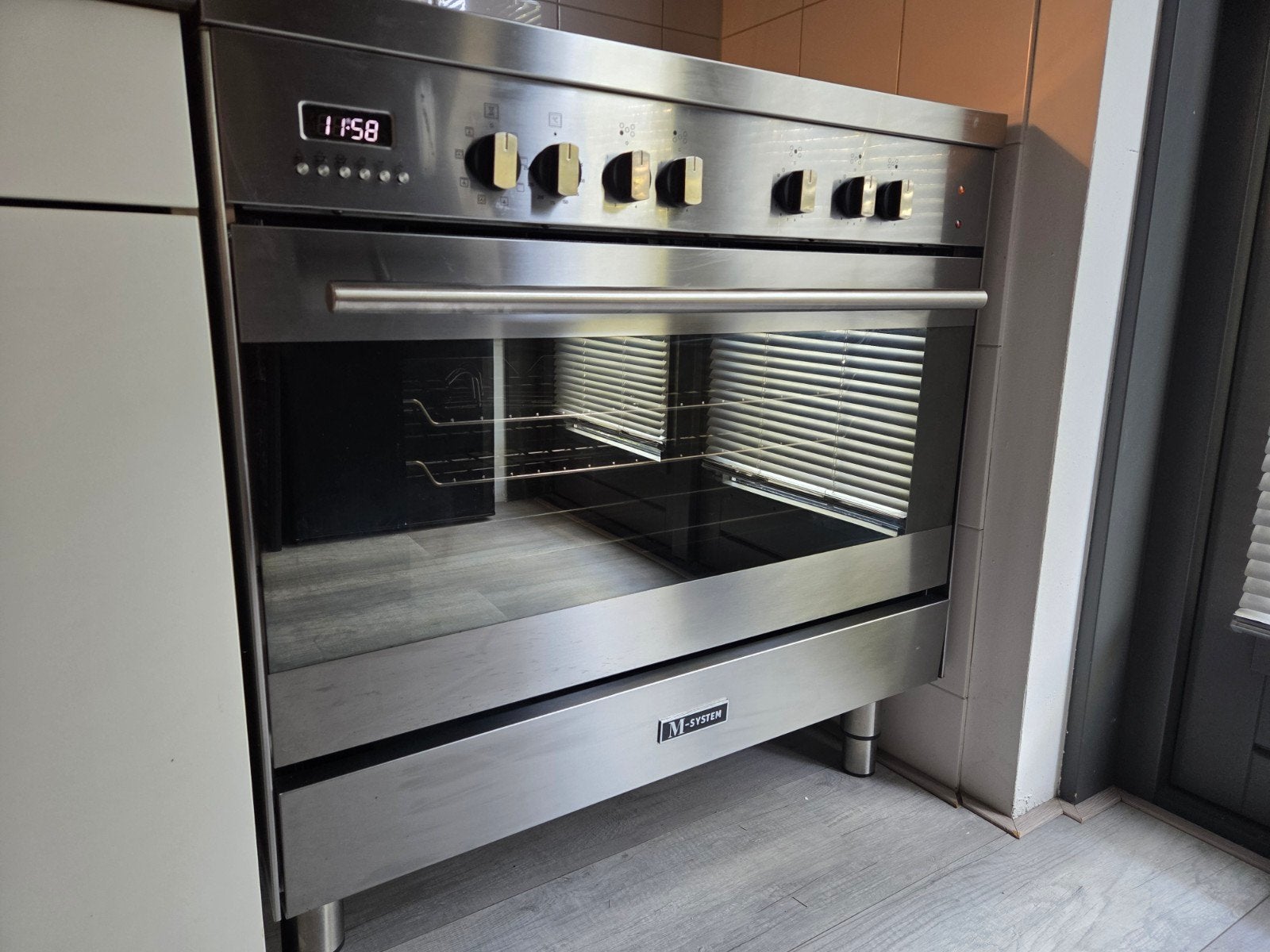 M-System Fornuis met Keramische Kookplaat en Oven, Ophalen, Gebruikt, 60 cm of meer, Keramisch