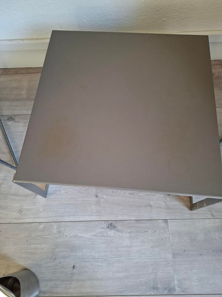 Laag tafeltje van hout en metaal, Gebruikt, 50 tot 100 cm, 50 tot 75 cm, Vierkant