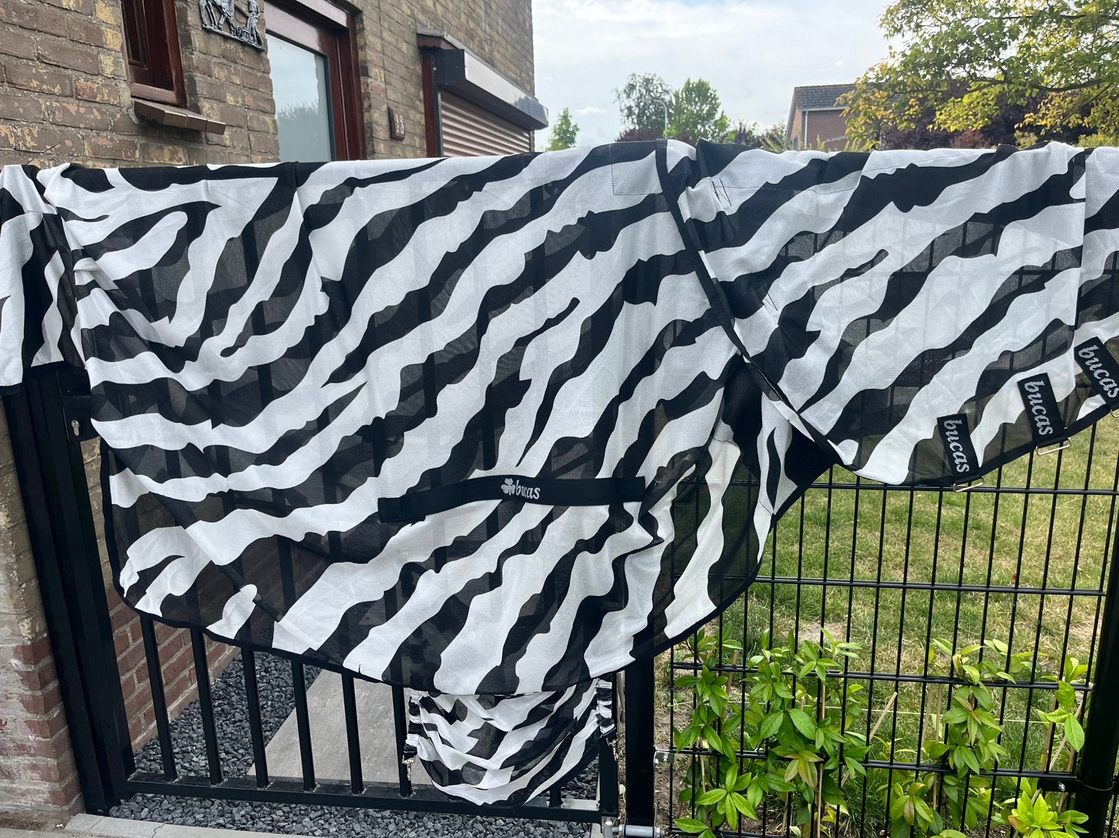 Bucas buzz off zebra, Dieren en Toebehoren, Paarden en Pony's | Dekens en Dekjes, Ophalen of Verzenden, Zo goed als nieuw