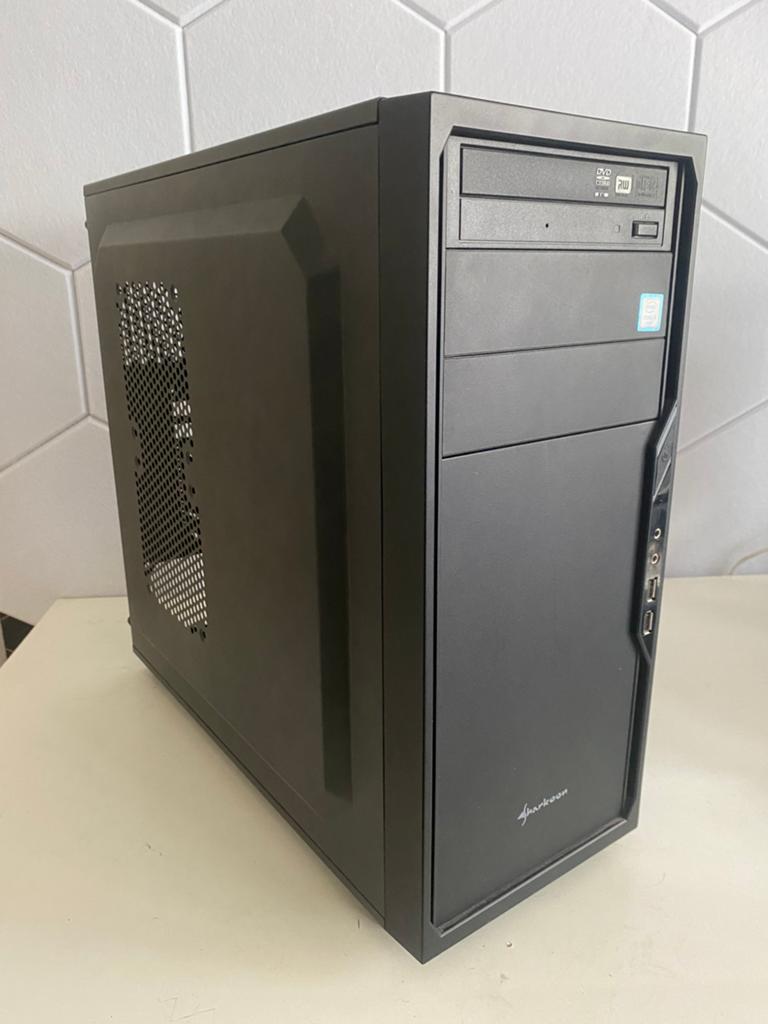 Sharkoon ATX PC Case, Computers en Software, Computerbehuizingen, Ophalen, Zo goed als nieuw