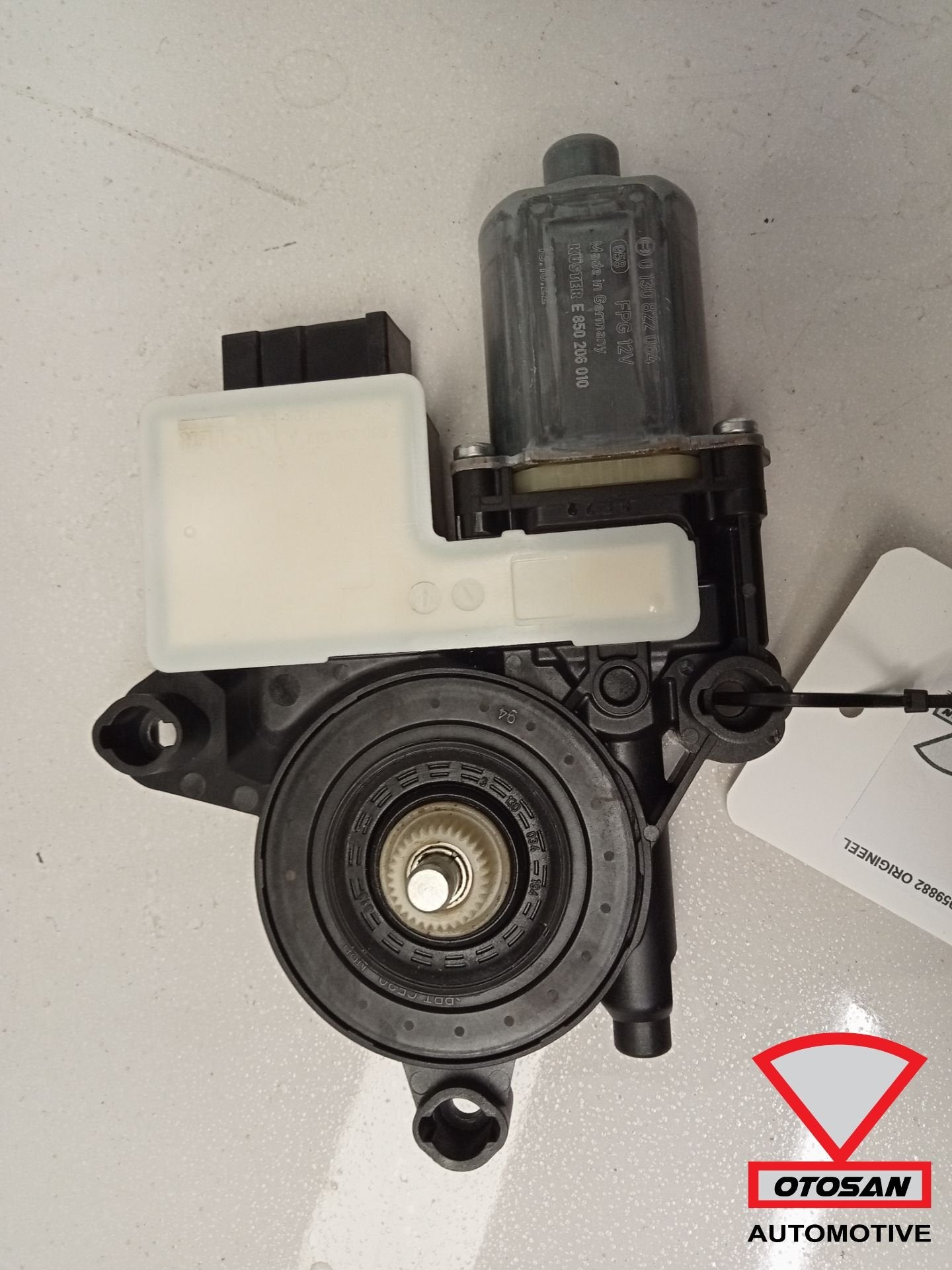 VW Polo 2G Raammotor Rechts voor 2q1959882 Origineel, Gebruikt, Volkswagen, Volkswagen AG, Berliner Ring 2
38440  Wolfsburg, DE