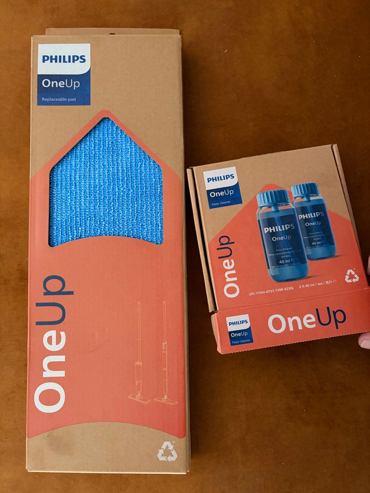 Philips OneUp 5000 met extra dweildoek en schoonmaakmiddelen, Ophalen of Verzenden, Zo goed als nieuw