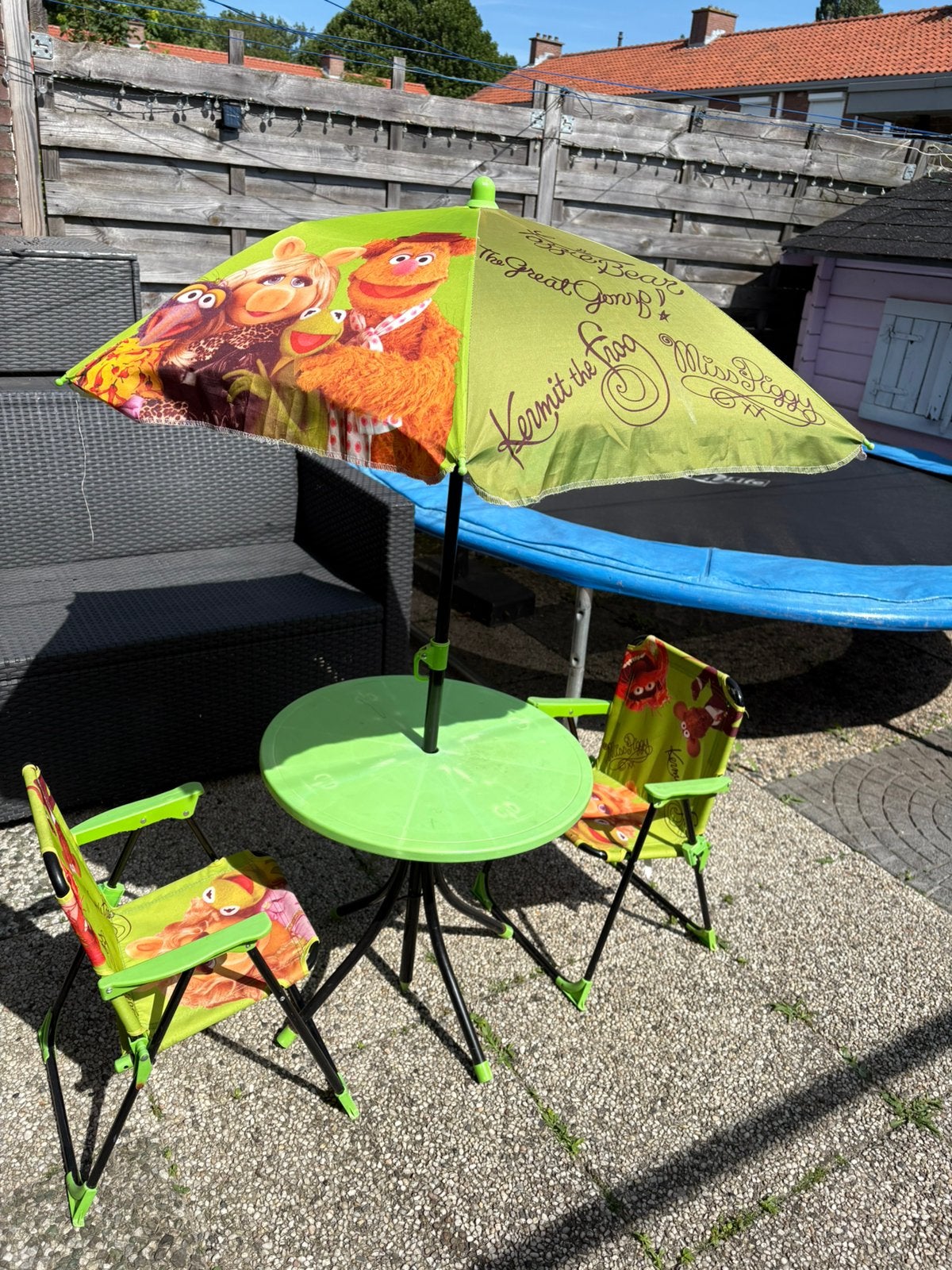 Kindertafel en -stoelen met parasol, Ophalen, Gebruikt, Tafel(s) en Stoel(en)