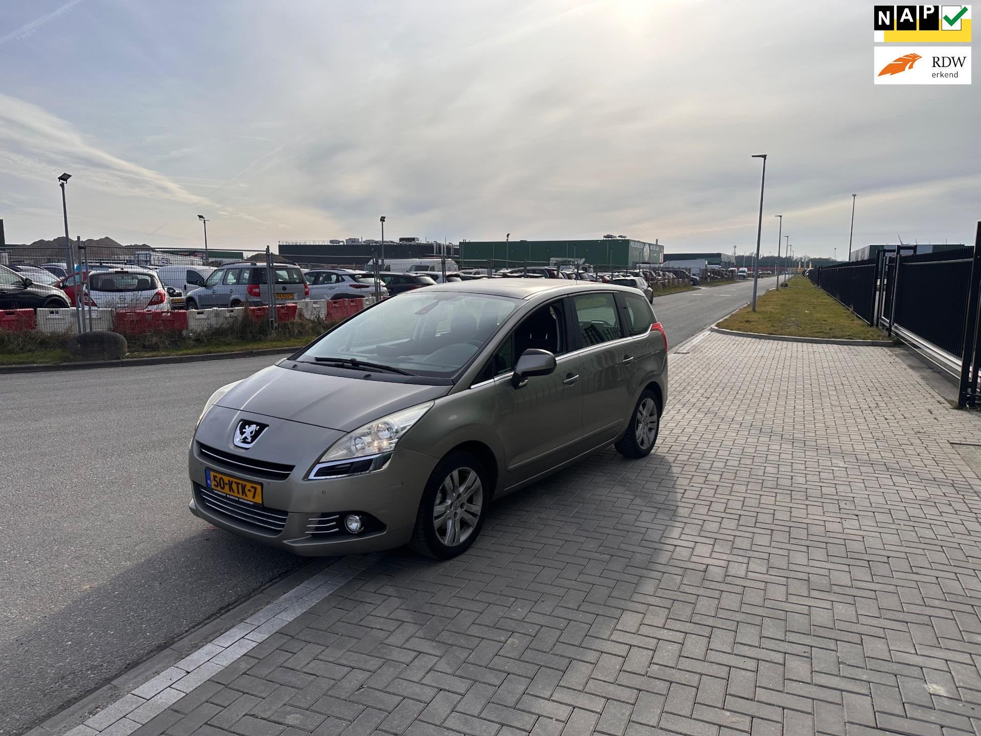 Peugeot 5008 2.0 HDiF ST Premiere 7p. Navi.Clima.Pano, Auto's, Peugeot, Voorwielaandrijving, Euro 5, Gebruikt, Parkeersensor