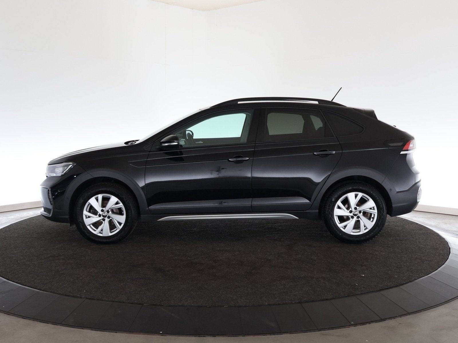 Volkswagen Taigo 1.0 TSI Life Business (bj 2022, automaat), Auto's, Automaat, Stof, Gebruikt, Zwart
