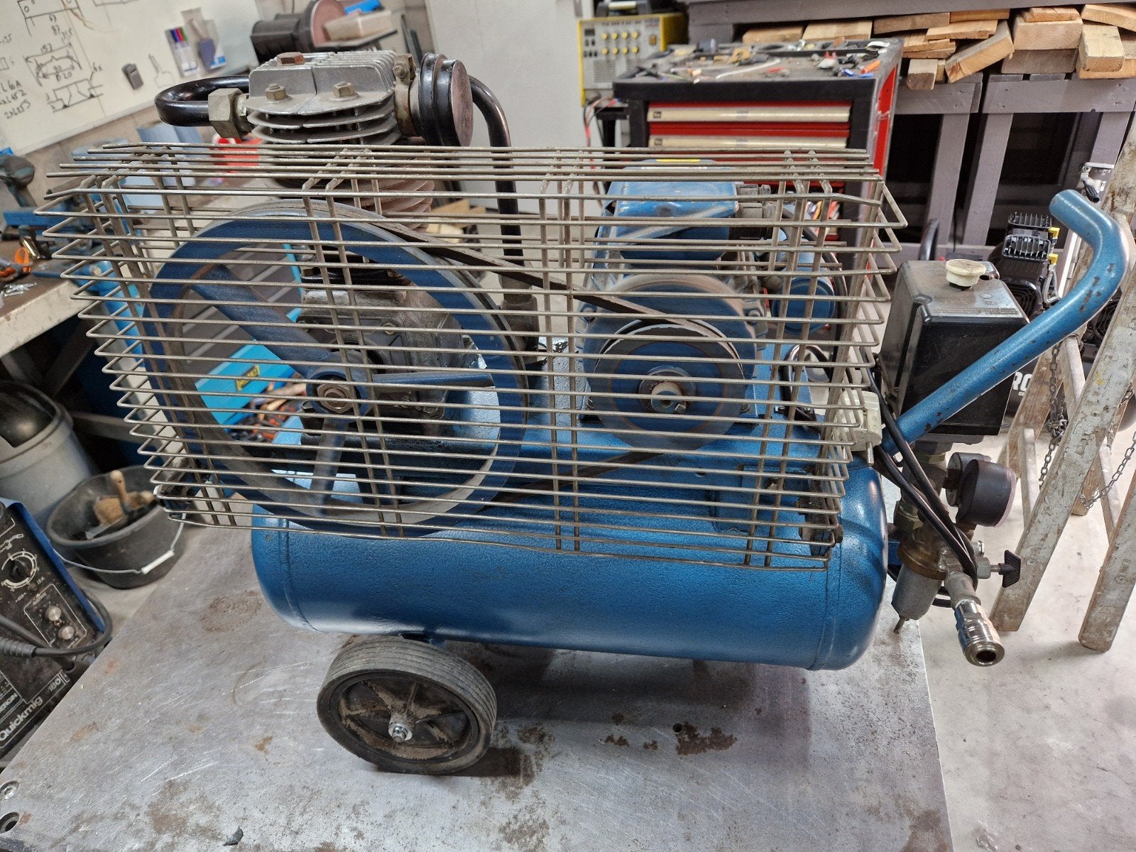 Brown compressor 230V 50 liter tank, Doe-het-zelf en Verbouw, Compressors, Ophalen, Gebruikt, 6 tot 10 bar, 25 tot 100 liter