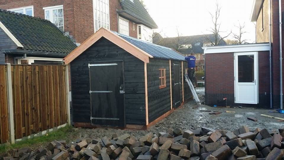 Houten tuinhuis 2.40x8.50m met Lariks vloer en zinken goten, Tuin en Terras, Bergingen en Tuinkasten, Ophalen, Gebruikt, Hout