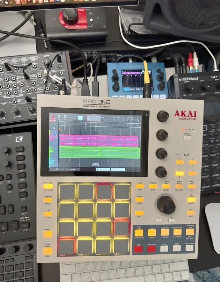 Akai MPC One Retro Edition met Decksaver en draagtas, Ophalen of Verzenden, Zo goed als nieuw