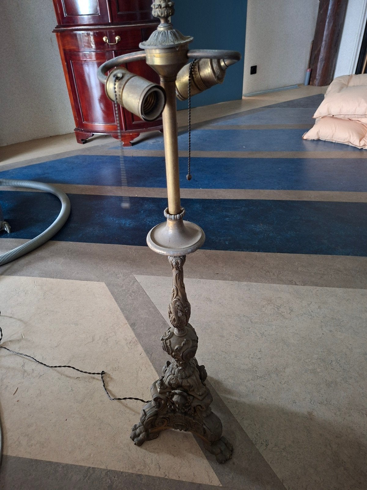 Zware geelkoperen vloerlamp - 96 cm hoog, 30 cm breed, Antiek en Kunst, Ophalen
