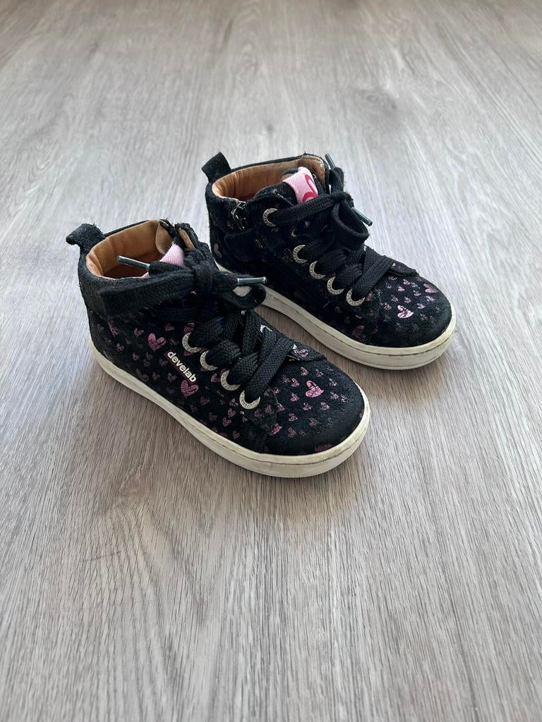 Leuke sneakers, leer, rits, nette zolen Develab maat 23, Meisje, Ophalen of Verzenden, Gebruikt, Schoentjes