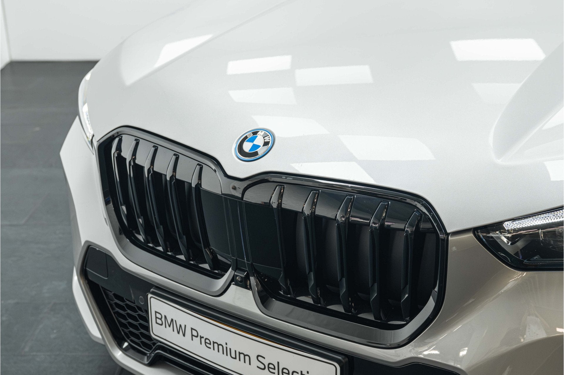 BMW X1 xDrive25e M Sport Automaat / Panoramadak / Trekhaak /, Auto's, Met garantie (alle), Bedrijf, Hybride Elektrisch/Benzine
