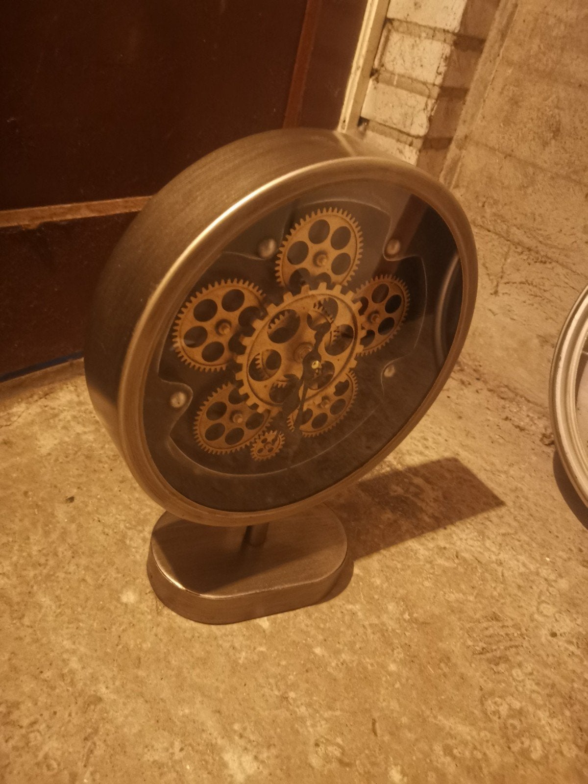 Klassieke industriële klok, Ophalen
