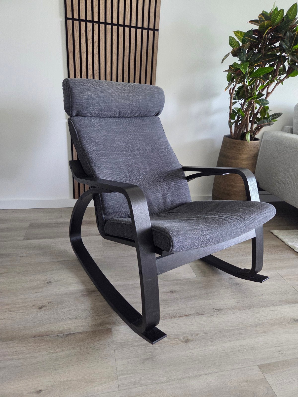 IKEA POÄNG schommelstoel met donkergrijze kussen, Ophalen, Modern, Scandinavisch, Zo goed als nieuw, Stof
