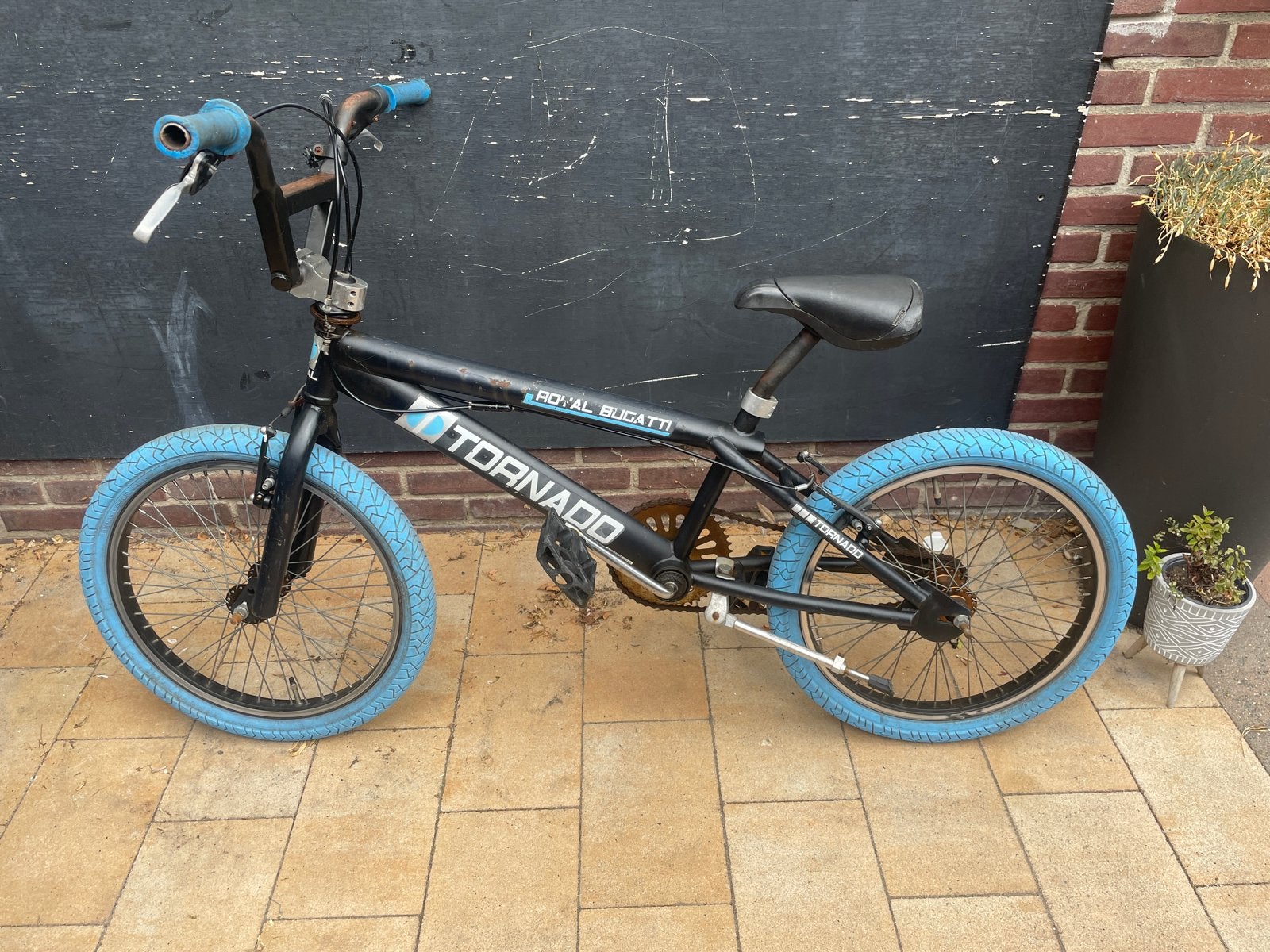 BMX Royal Bugatti Tornado met blauwe banden, Fietsen en Brommers, Fietsen | Crossfietsen en BMX, Ophalen, Gebruikt, Staal, Velgrem
