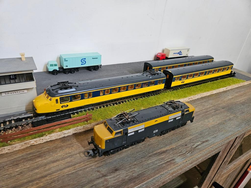 Ns loc met 3 wagons, Hobby en Vrije tijd, Modeltreinen | H0, Ophalen, Gelijkstroom, NS