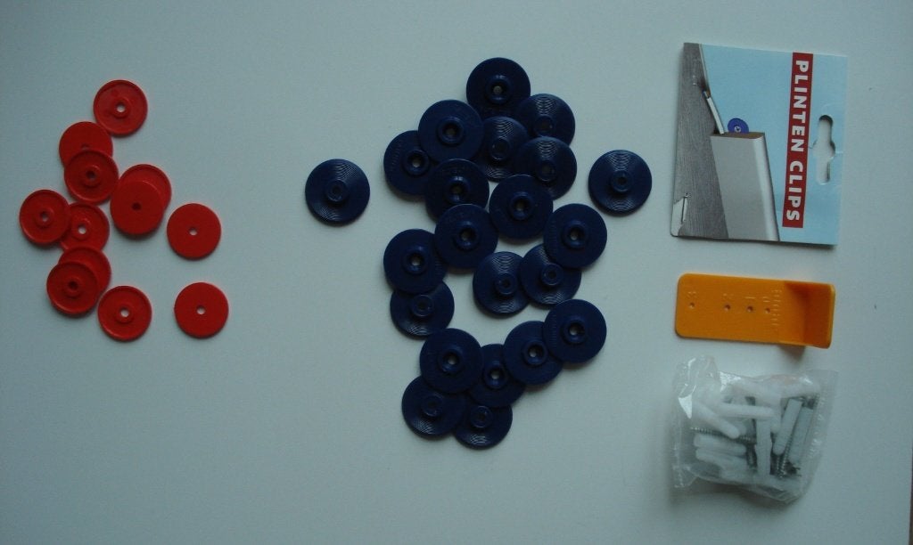 cando plinten clips 2 maten met hulpmal, schroeven + pluggen, Ophalen of Verzenden, Nieuw, Overige materialen, Plinten