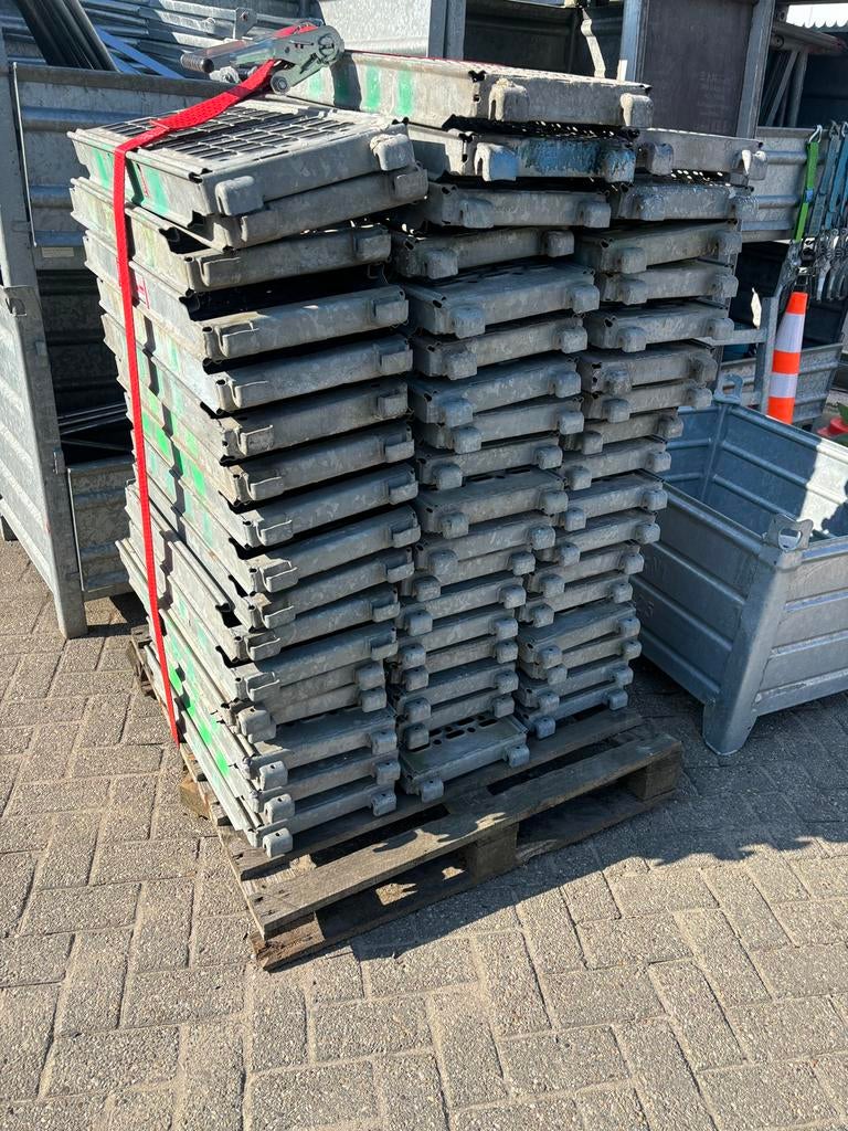 Layher Allround stalen vlonder 0.32x0.73m u-oplegging, Ophalen, Zo goed als nieuw, 5 meter of hoger
