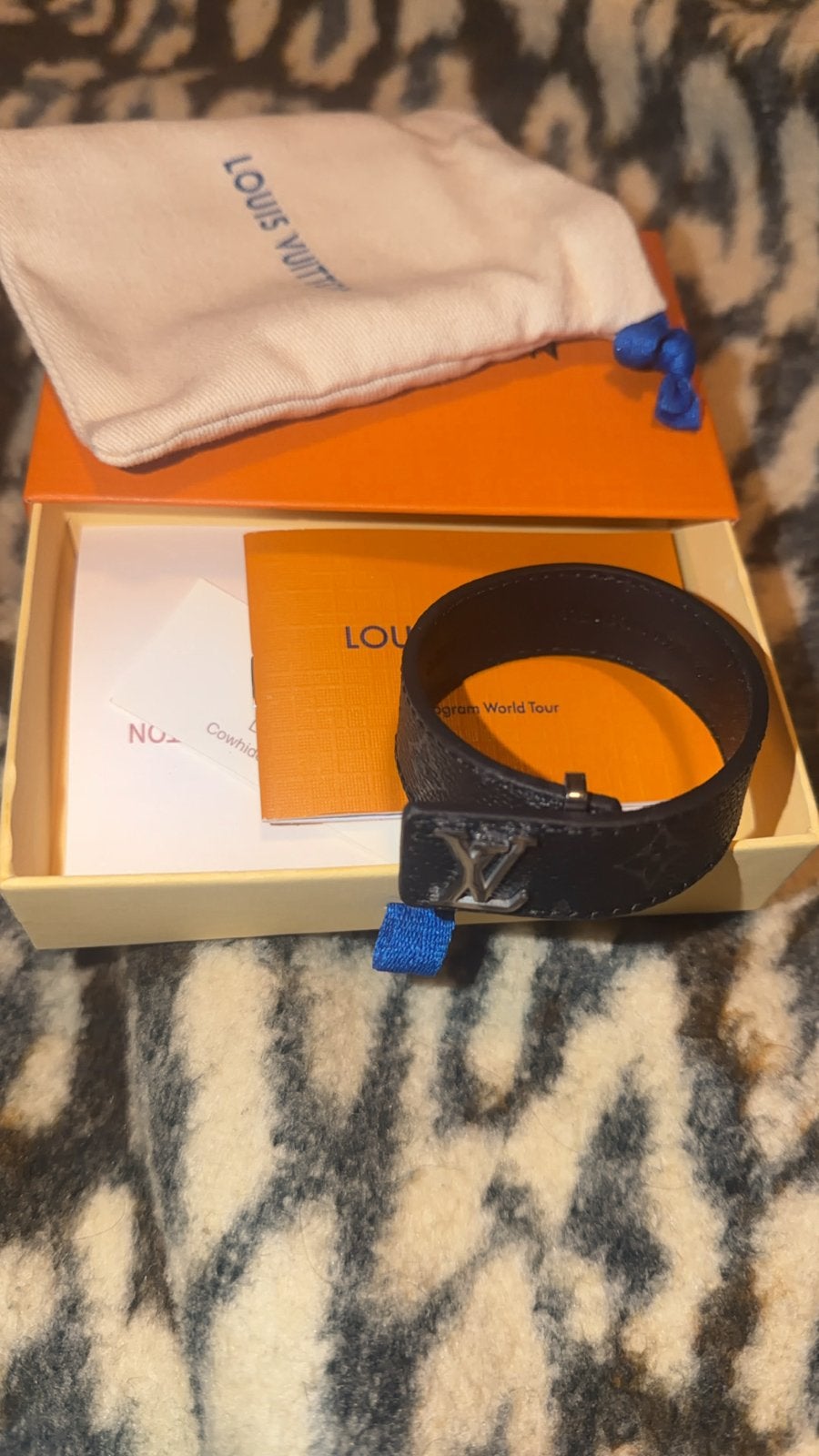 Luxe Louis Vuitton Armband - Zwart Leer, Sieraden, Tassen en Uiterlijk, Armbanden, Ophalen of Verzenden, Zo goed als nieuw, Zwart