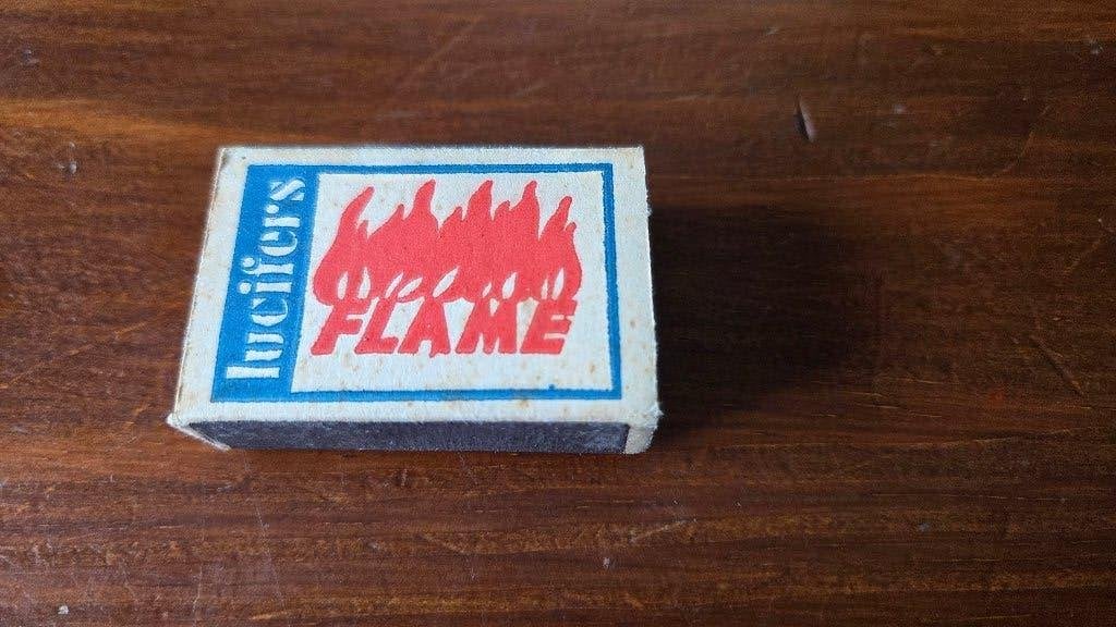 Oud doosje lucifers Flame jaren 60 vintage, Ophalen of Verzenden, Zo goed als nieuw, Luciferdoosjes of -merken