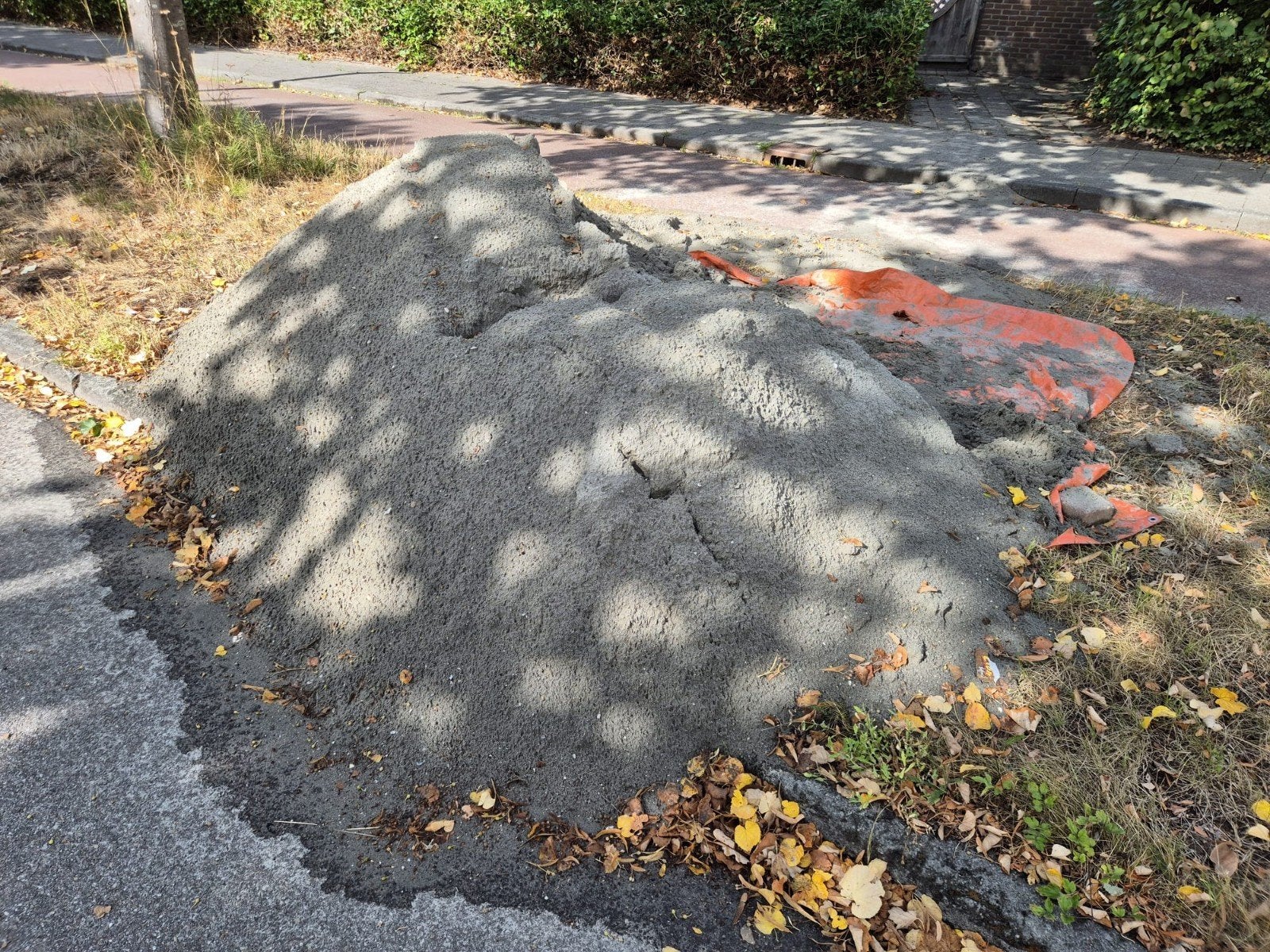 Gratis af te halen: Berg zand/grond, Doe-het-zelf en Verbouw, Ophalen, Gebruikt, Overige typen, Overige houtsoorten