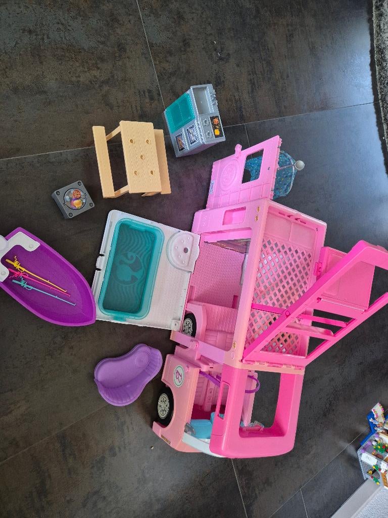 Barbiecamper, Kinderen en Baby's, Speelgoed | Poppenhuizen, Ophalen, Zo goed als nieuw, Toebehoren