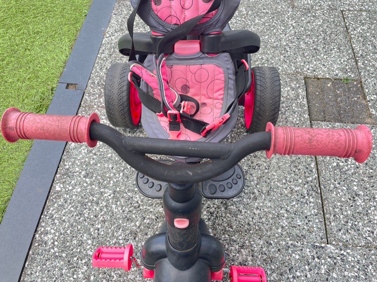 Kinderdriewieler met duwstang - Roze/Zwart, Fietsen en Brommers, Ophalen of Verzenden, Gebruikt, Minder dan 16 inch