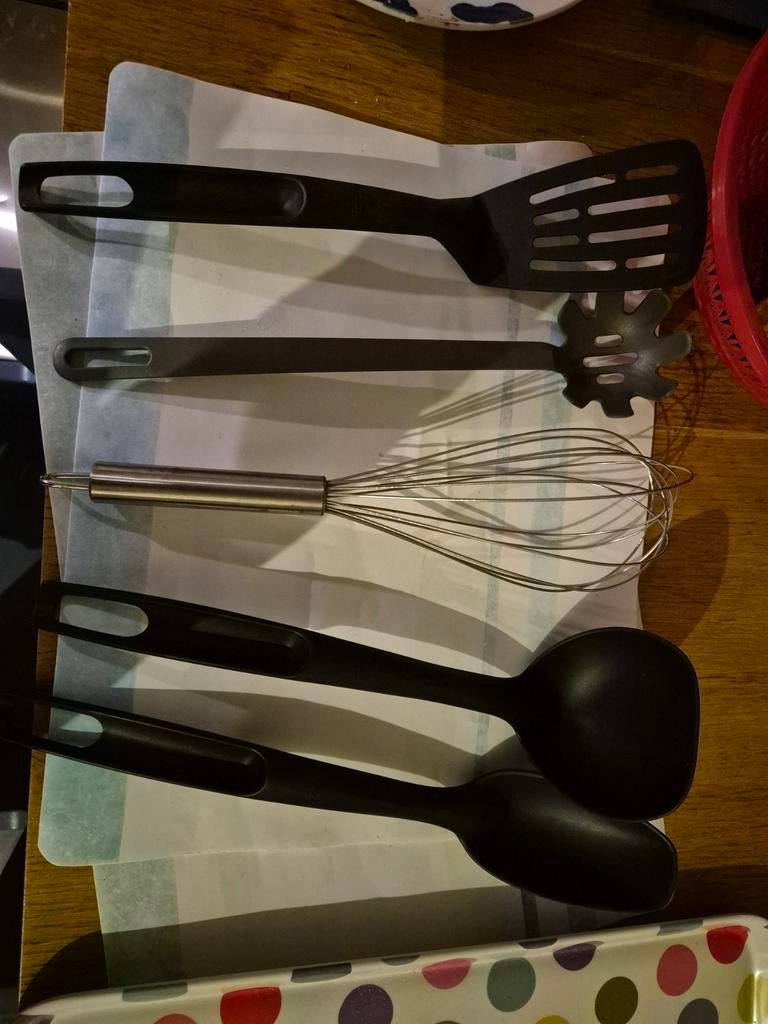 Kitchenware set: spatula, pastel, ward, whisk, brackets., Huis en Inrichting, Keuken | Keukenbenodigdheden, Gebruikt, Overige typen