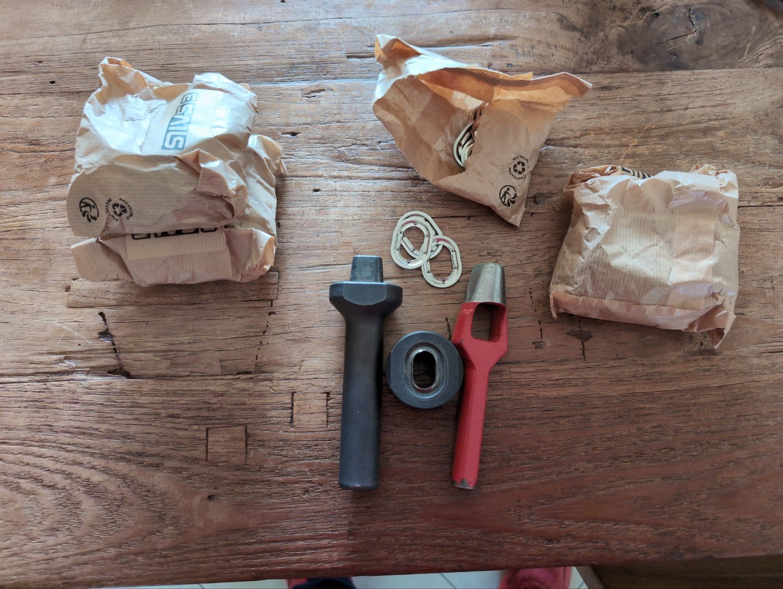Oogjes pons, stamp en oogjes voor textiel, Ophalen of Verzenden, Gebruikt, Overige typen