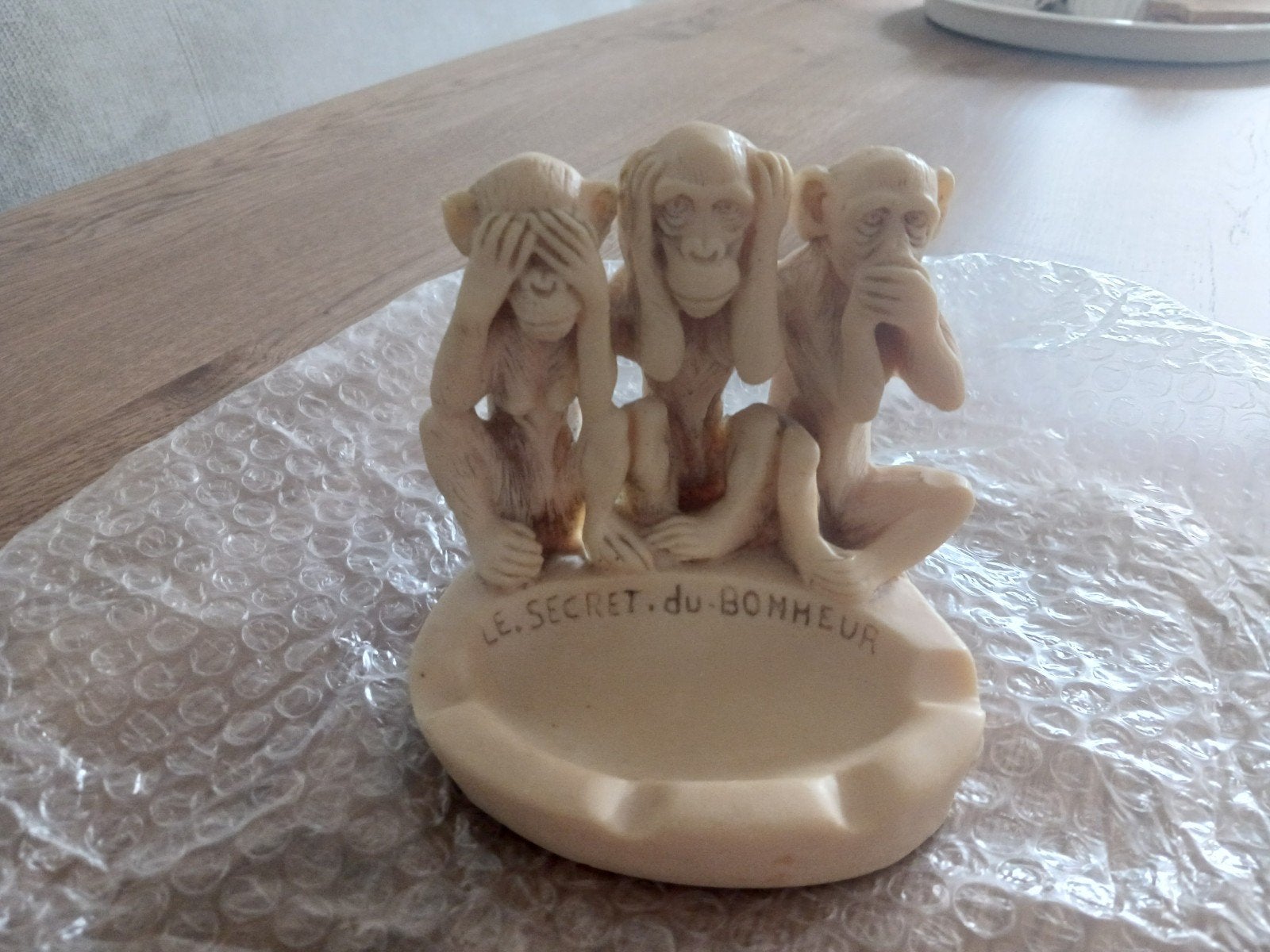 Le Secret du Bonheur asbak, Ophalen