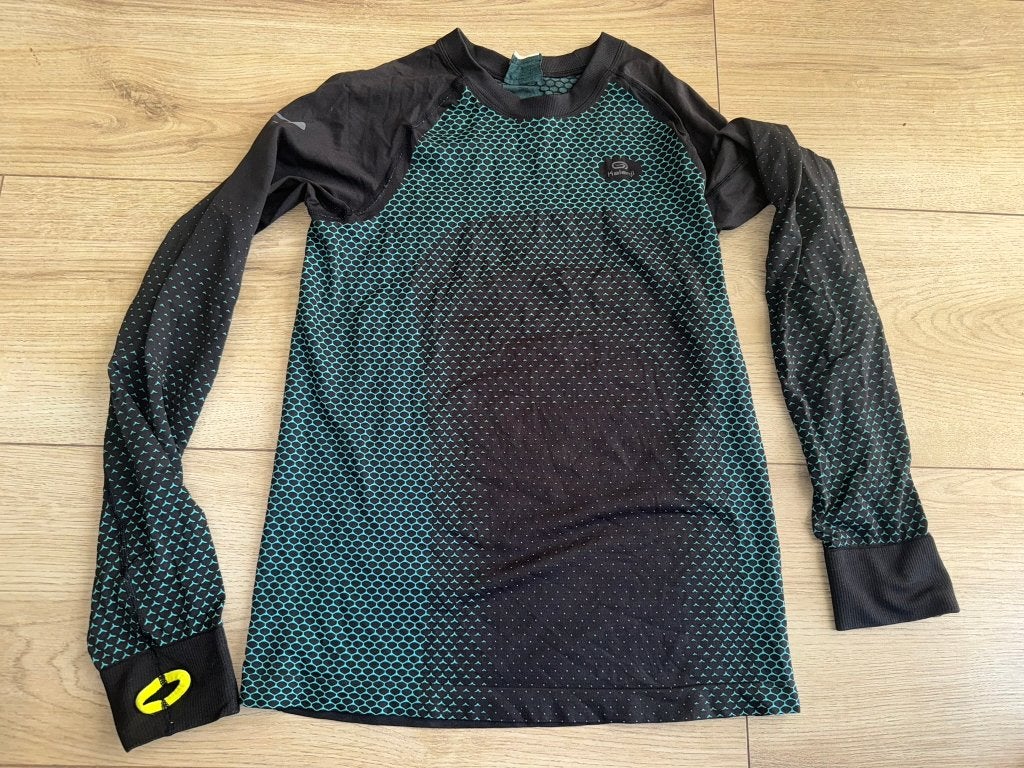 Sportshirt longsleeve shirt zwart blauw 164?, Ophalen of Verzenden, Zo goed als nieuw, Jongen, Sport- of Zwemkleding